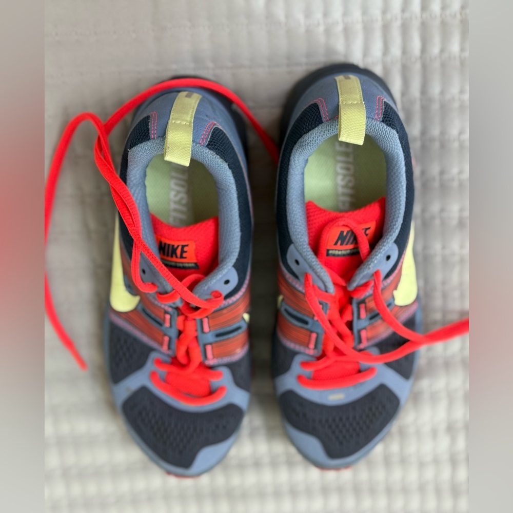 Nike Black and Red Sneakers Sporty Design 7
